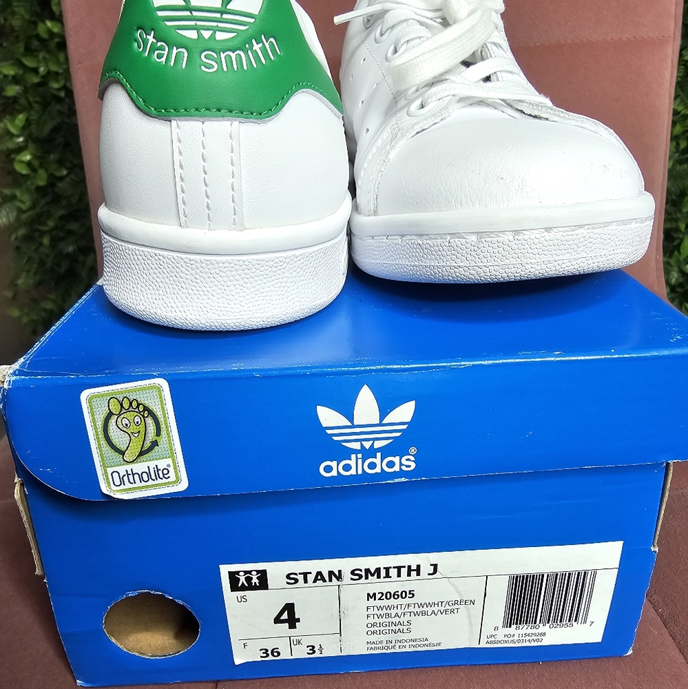 Adidas Stan Smith shoes, size 4, used once for a dance routine, euc - Picture 2 of 6